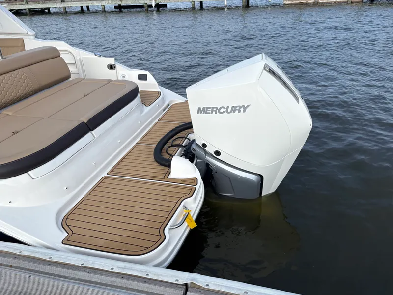 Slide: The Image of Sea Ray SDX 270 Outboard 2024 - 22