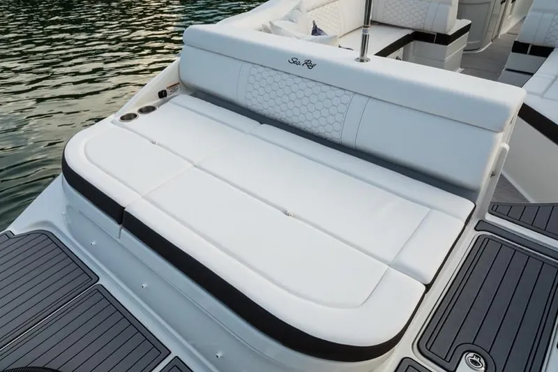 Slide: The Image of Sea Ray SDX 270 Outboard 2024 - 8