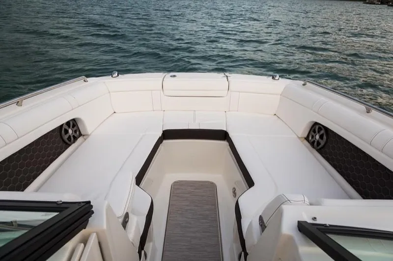 Slide: The Image of Sea Ray SDX 270 Outboard 2024 - 9