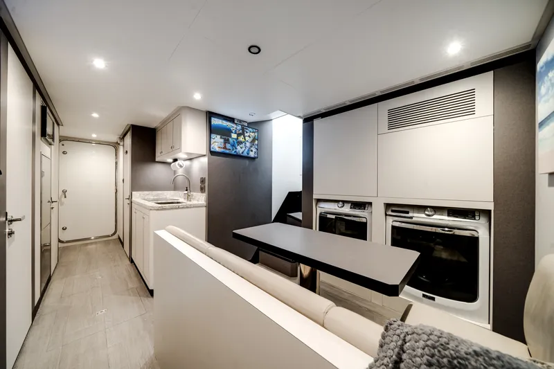 Slide: The Image of Ocean Alexander 37 L 2022 - 105