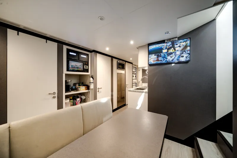 Slide: The Image of Ocean Alexander 37 L 2022 - 108