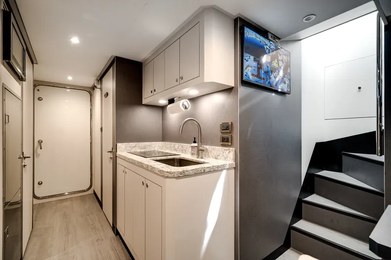 Slide: The Image of Ocean Alexander 37 L 2022 - 109