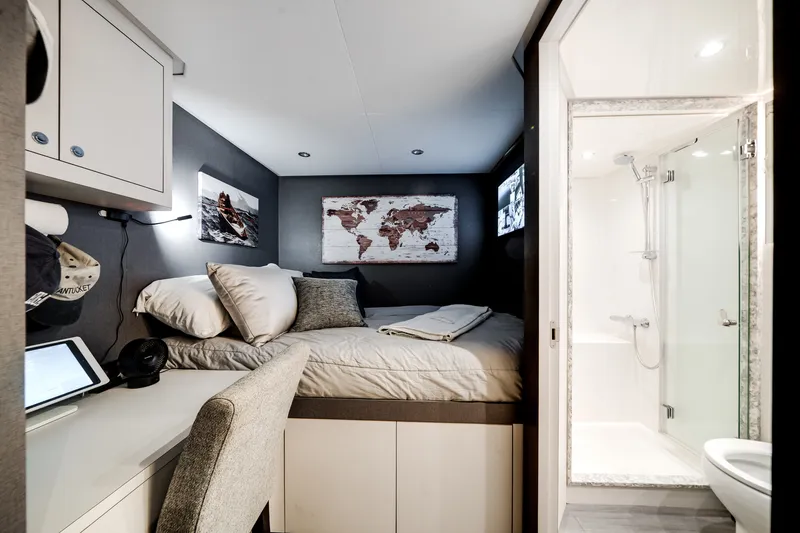 Slide: The Image of Ocean Alexander 37 L 2022 - 112