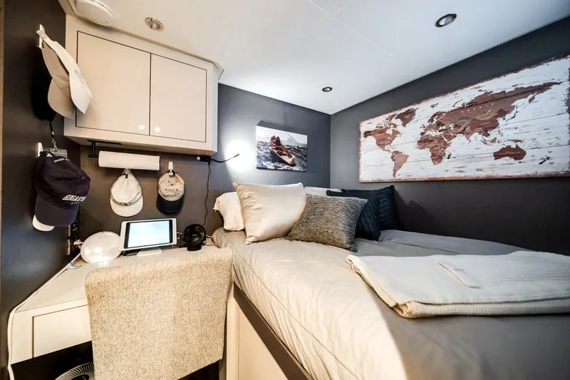 Slide: The Image of Ocean Alexander 37 L 2022 - 113