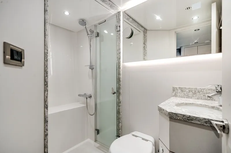 Slide: The Image of Ocean Alexander 37 L 2022 - 114