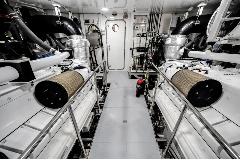 Slide: The Image of Ocean Alexander 37 L 2022 - 120