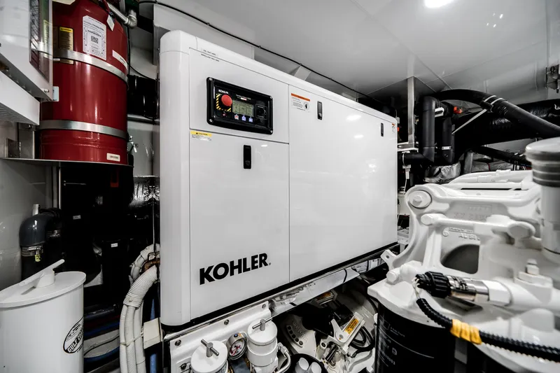 Slide: The Image of Ocean Alexander 37 L 2022 - 122