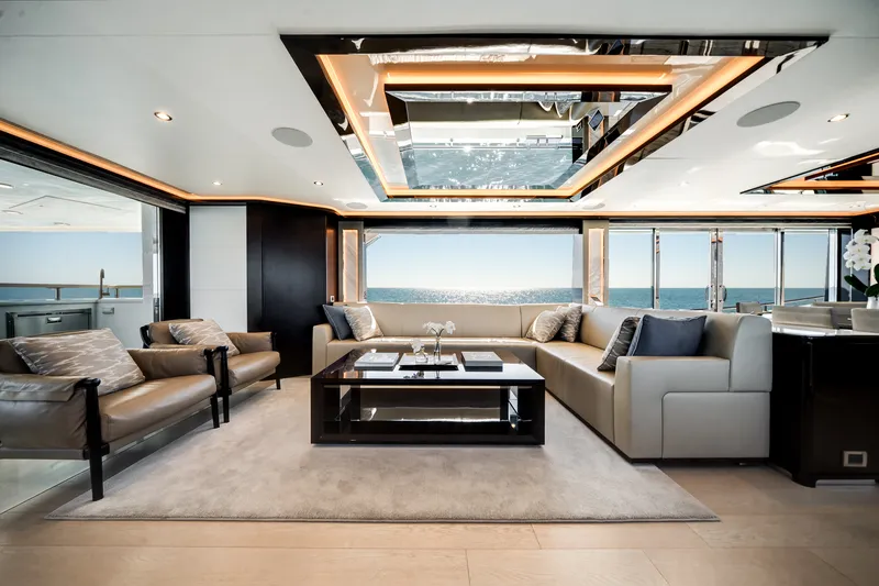 Slide: The Image of Ocean Alexander 37 L 2022 - 22