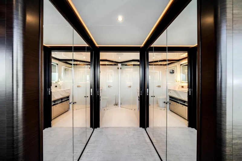 Slide: The Image of Ocean Alexander 37 L 2022 - 35