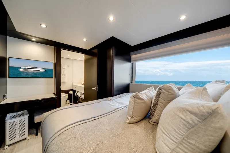 Slide: The Image of Ocean Alexander 37 L 2022 - 62