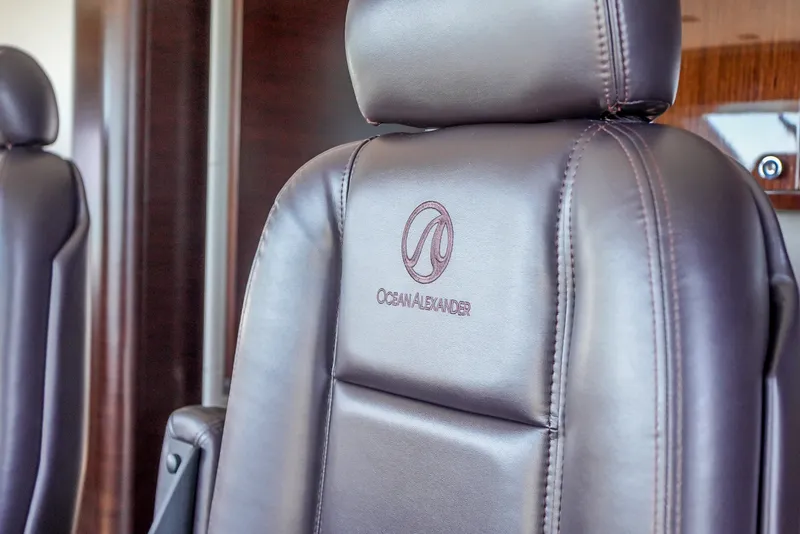 Slide: The Image of Ocean Alexander 37 L 2022 - 71