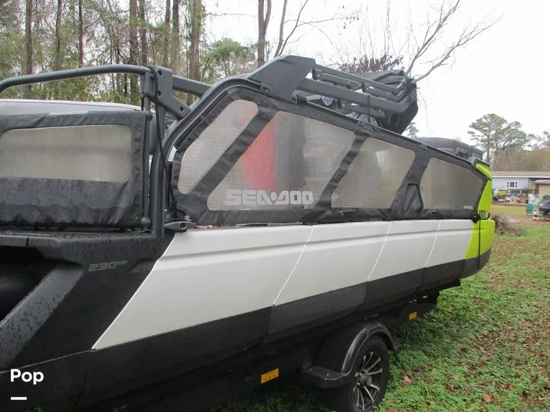 Slide: The Image of Sea-Doo Switch 19 2023 - 16105485