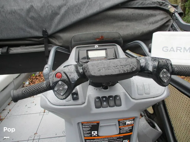 Slide: The Image of Sea-Doo Switch 19 2023 - 16105471