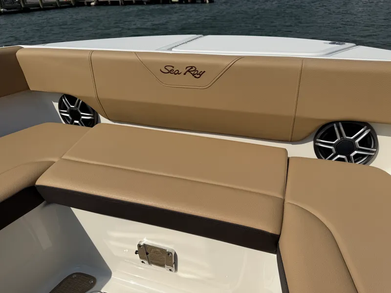 Slide: The Image of Sea Ray SDX 270 Outboard 2026 - 33