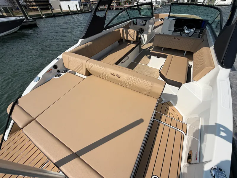 Slide: The Image of Sea Ray SDX 270 Outboard 2026 - 9