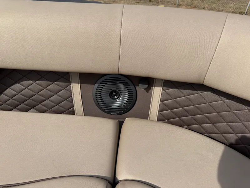 Slide: The Image of Bennington 22 L 2024 - 10