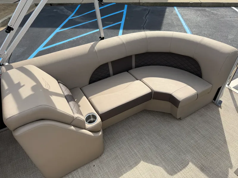 Slide: The Image of Bennington 22 L 2024 - 12