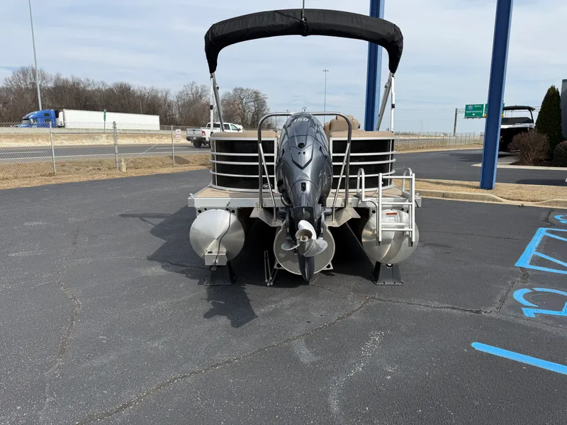 Slide: The Image of Bennington 22 L 2024 - 3