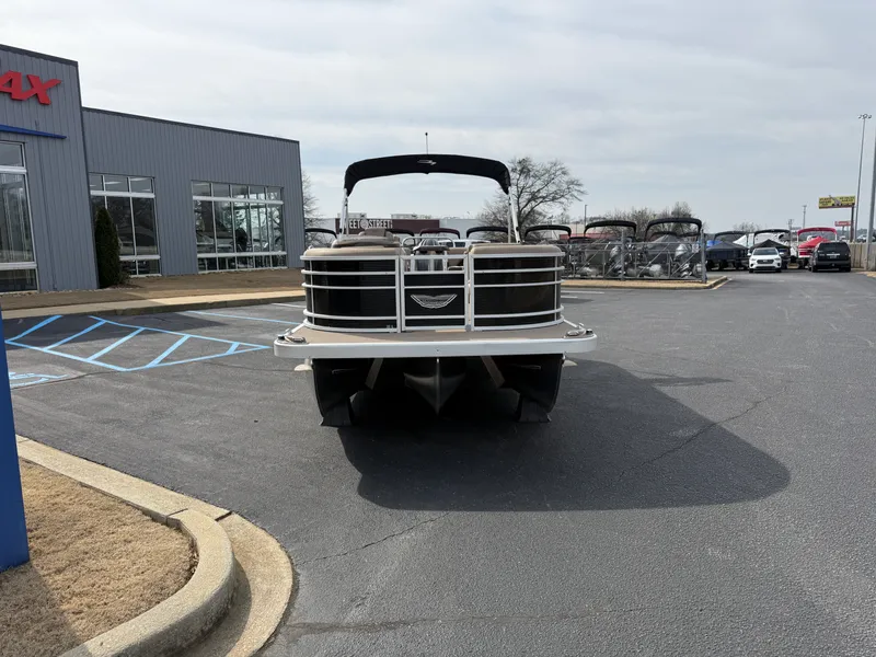 Slide: The Image of Bennington 22 L 2024 - 5