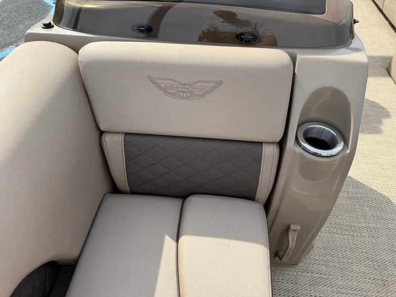 Slide: The Image of Bennington 22 L 2024 - 8