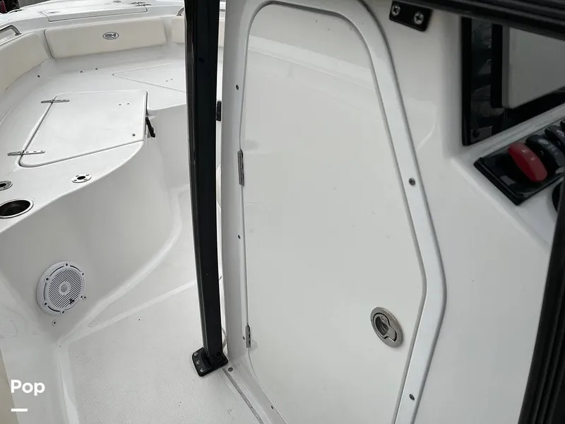 Slide: The Image of Sea Hunt Ultra 234 2024 - 16172597