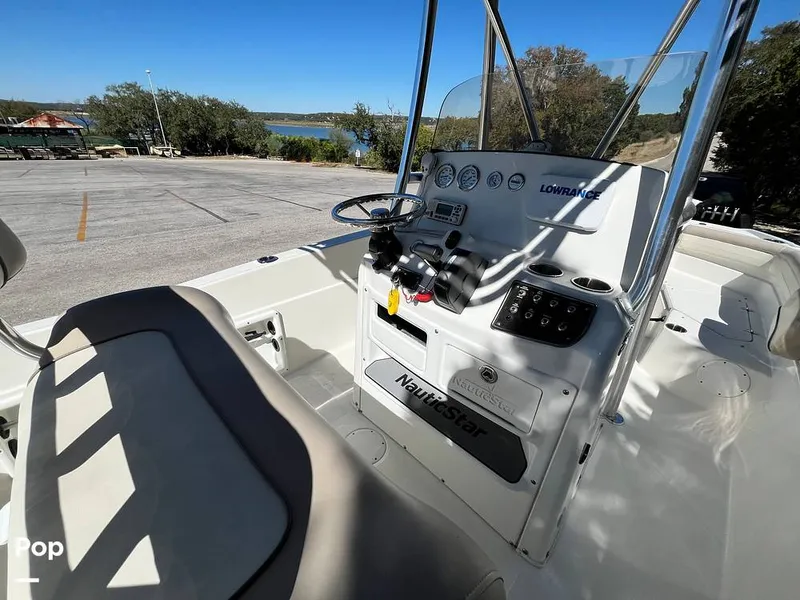 Slide: The Image of NauticStar 231 Coastal 2017 - 16011212