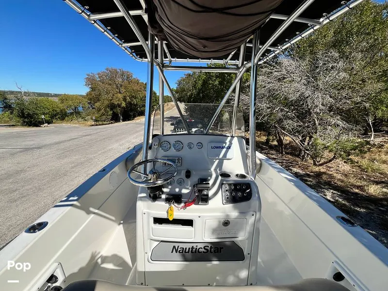 Slide: The Image of NauticStar 231 Coastal 2017 - 16011205