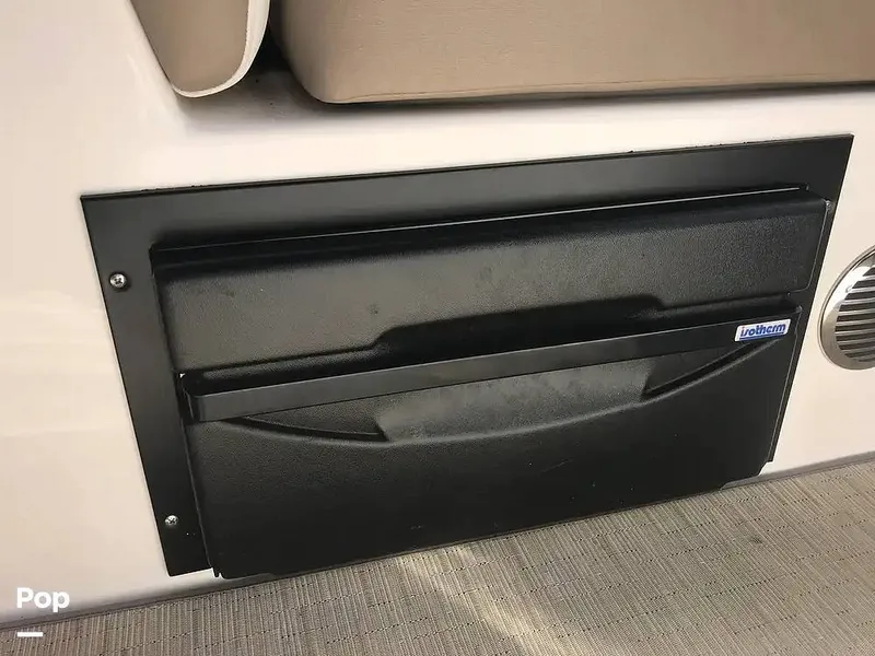 Slide: The Image of Regal 28 Express 2018 - 15977749