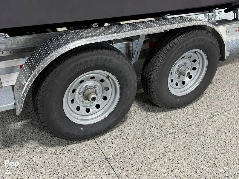 Slide: The Image of New Tires - 15977480