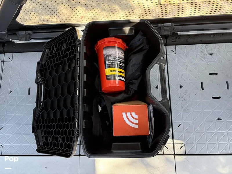 Slide: The Image of Sea-Doo Switch 18 2024 - 16035563