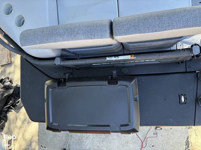 Slide: The Image of Sea-Doo Switch 18 2024 - 16035572