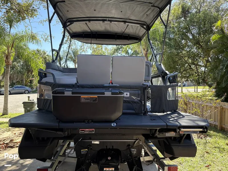 Slide: The Image of Sea-Doo Switch 18 2024 - 16035583