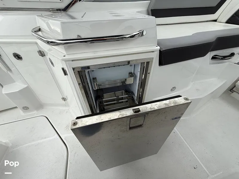 Slide: The Image of Monterey 295 SY 2020 - 15996131