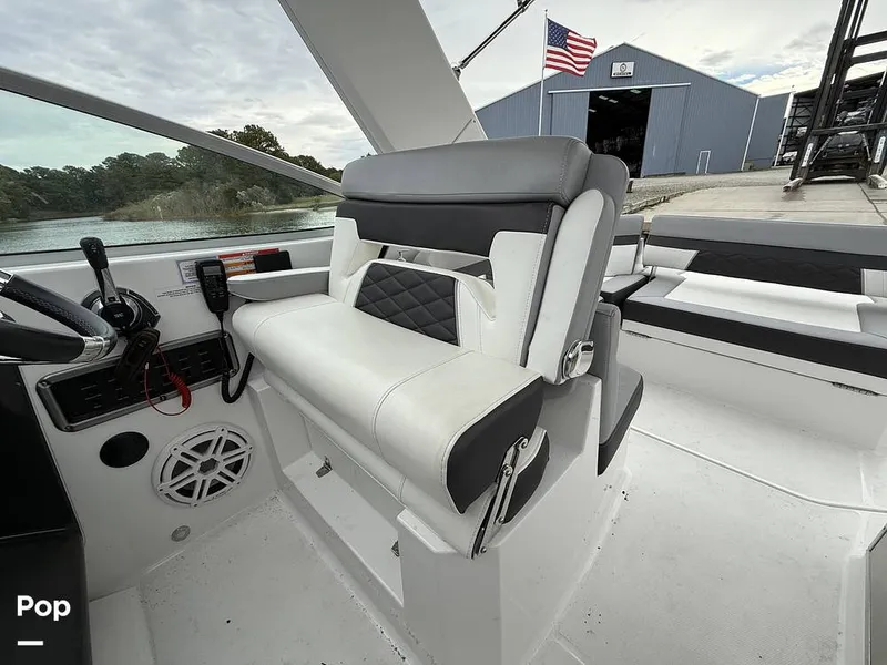 Slide: The Image of Monterey 295 SY 2020 - 15996135