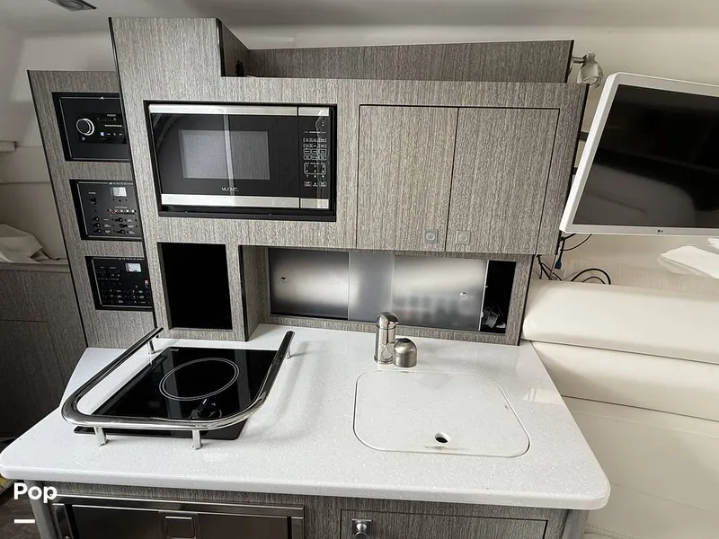 Slide: The Image of Monterey 295 SY 2020 - 15996175