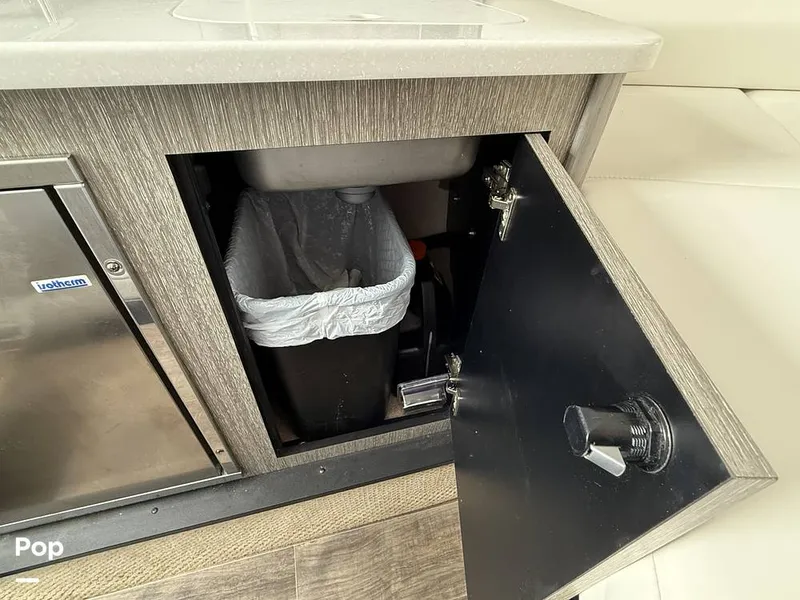 Slide: The Image of Monterey 295 SY 2020 - 15996177