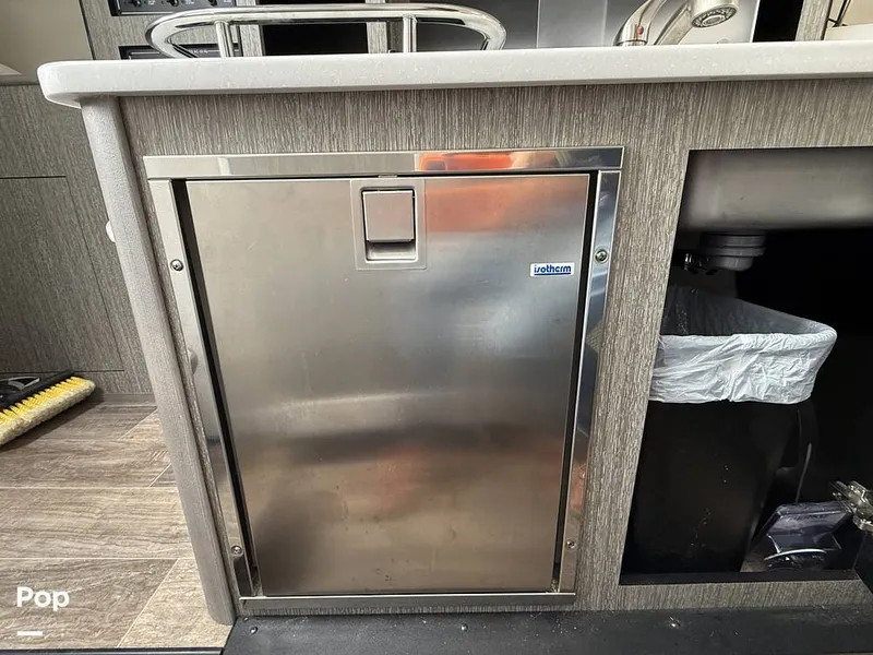 Slide: The Image of Monterey 295 SY 2020 - 15996178