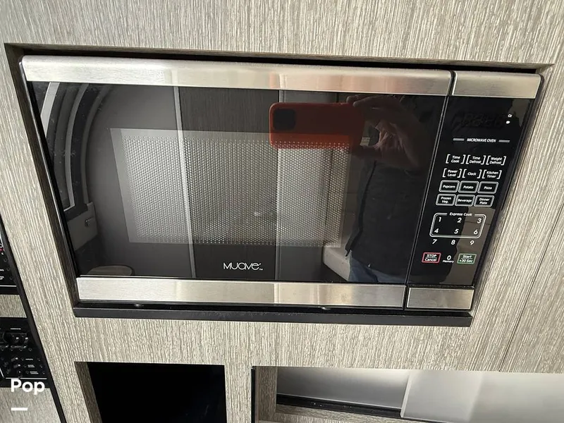 Slide: The Image of Monterey 295 SY 2020 - 15996180