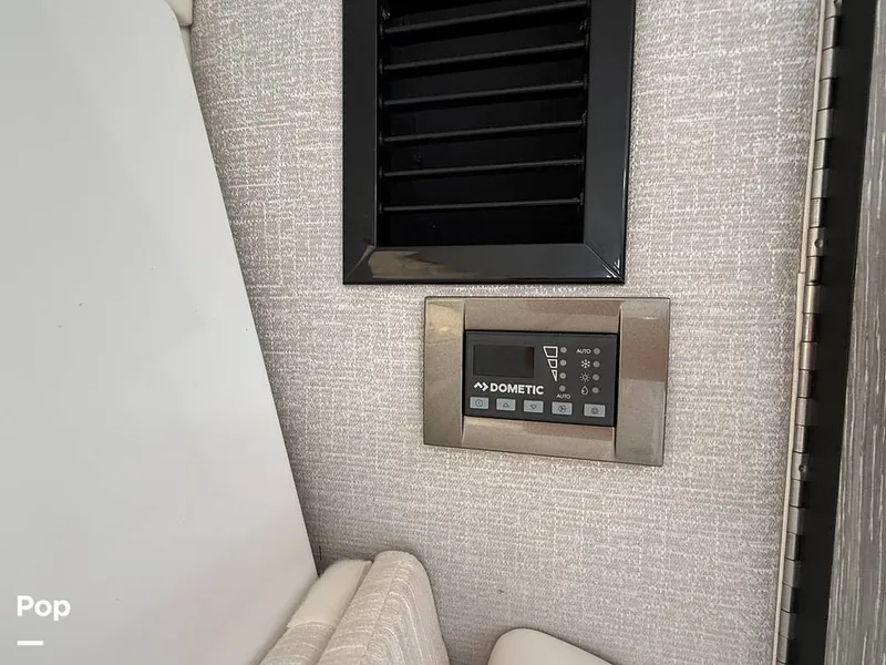 Slide: The Image of Monterey 295 SY 2020 - 15996190