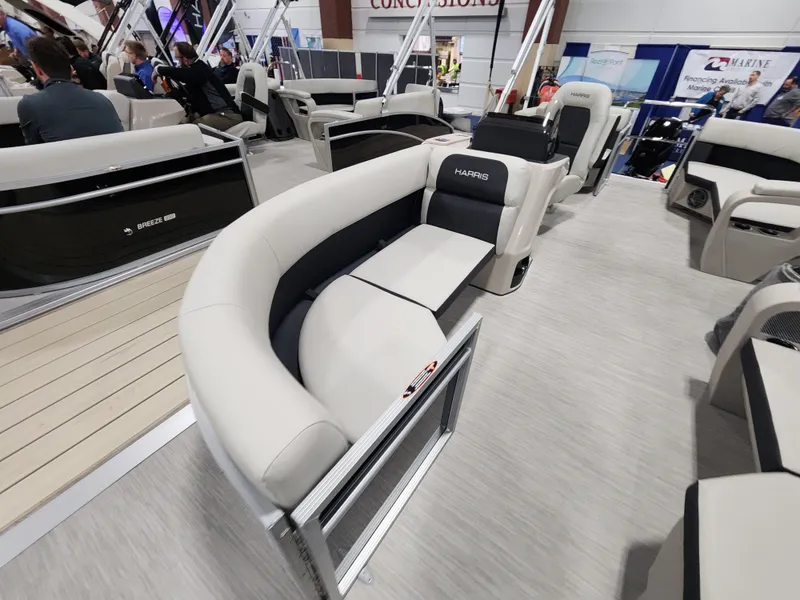 Slide: The Image of Harris Breeze 210 2024 - 2