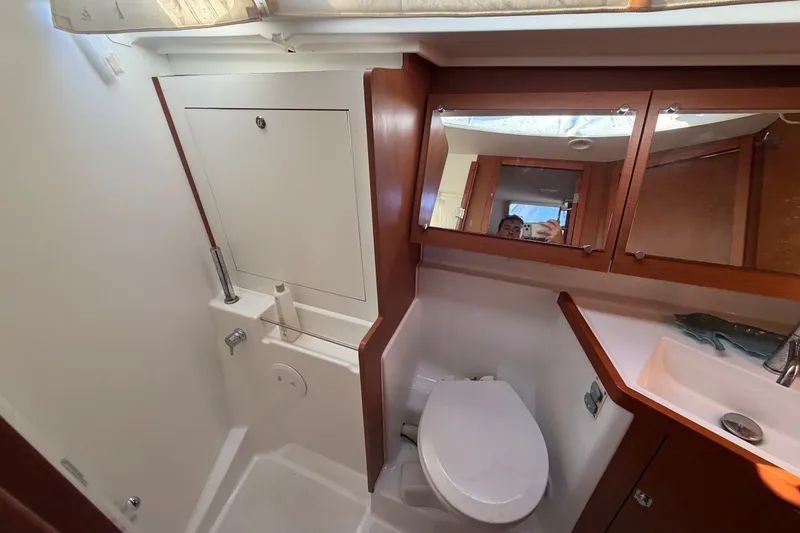Slide: The Image of Beneteau Oceanis 45 2016 - 61