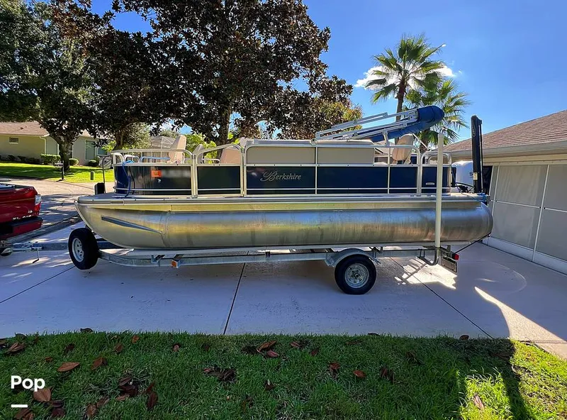 Slide: The Image of Berkshire B20F 2016 - 16005296