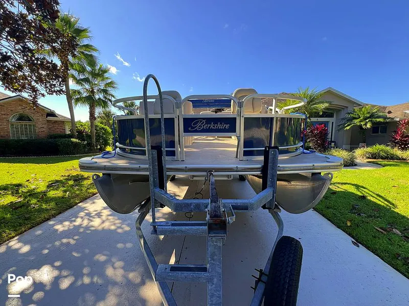 Slide: The Image of Berkshire B20F 2016 - 16005283