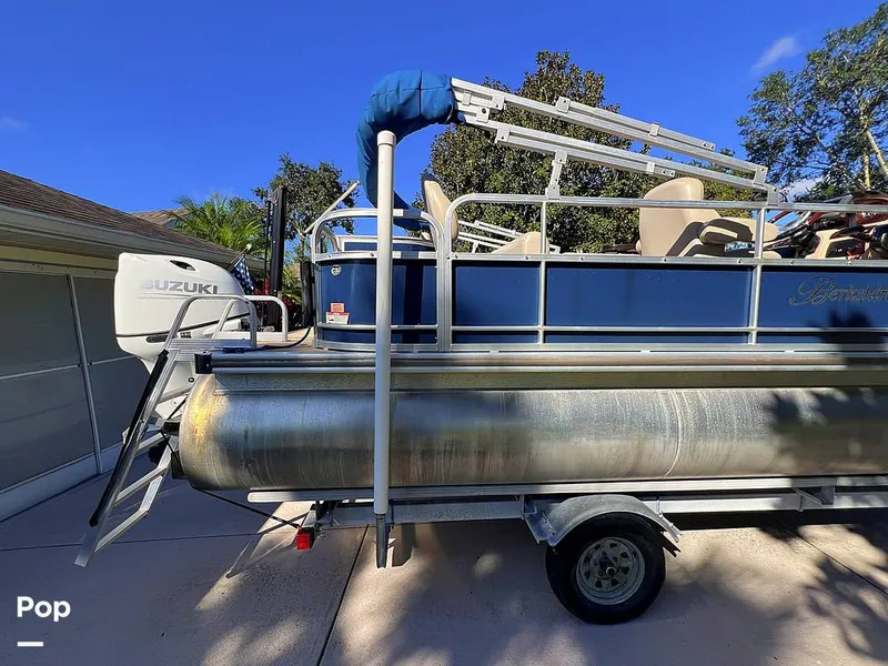 Slide: The Image of Berkshire B20F 2016 - 16005304