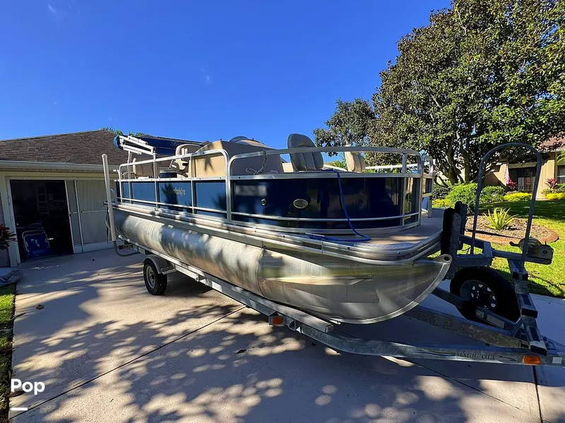 Slide: The Image of Berkshire B20F 2016 - 16005285