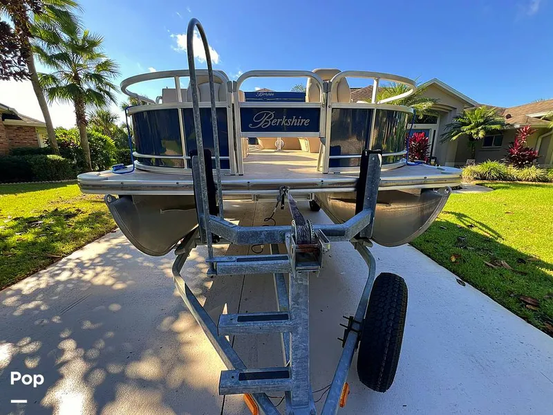 Slide: The Image of Berkshire B20F 2016 - 16005308