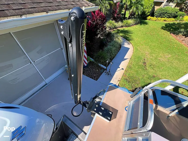 Slide: The Image of Berkshire B20F 2016 - 16005330