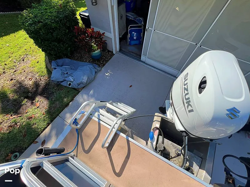 Slide: The Image of Berkshire B20F 2016 - 16005331