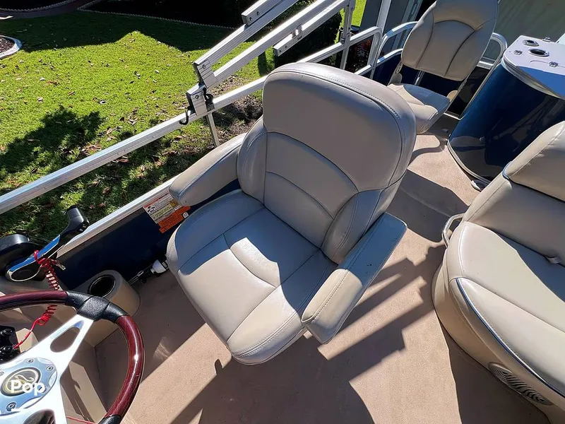 Slide: The Image of Berkshire B20F 2016 - 16005353