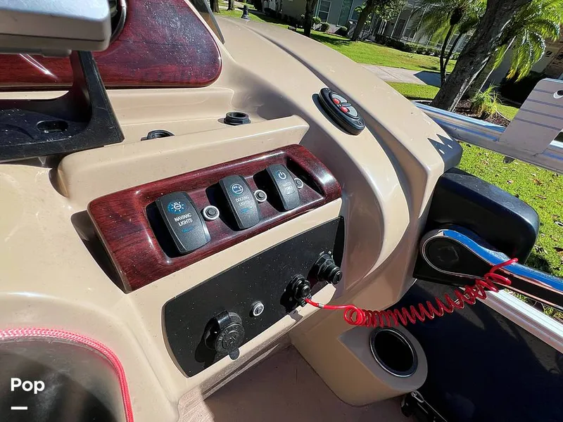 Slide: The Image of Berkshire B20F 2016 - 16005360